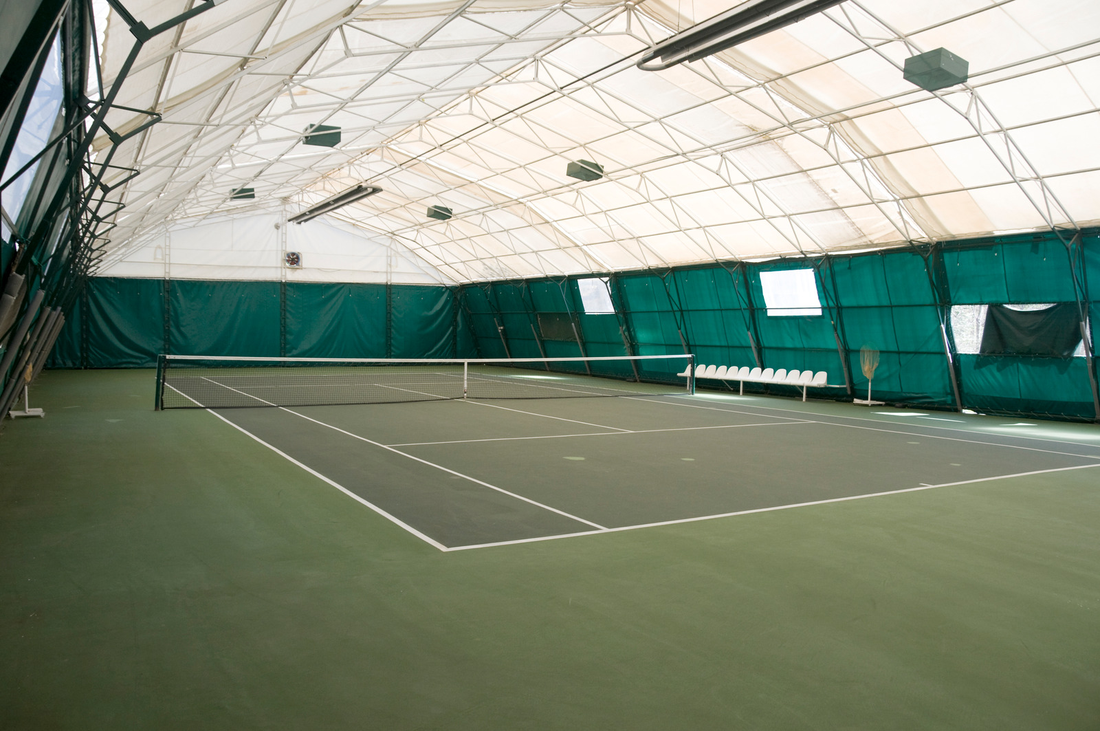 indoor tennis clubs